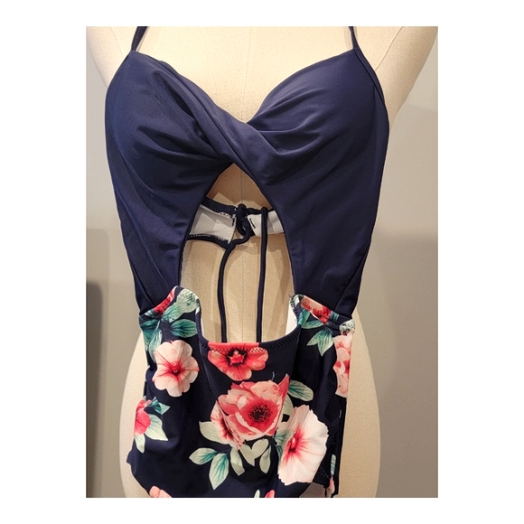 NWT Women's Cupshe One-Piece Swim XS Navy Floral - Picture 7 of 8